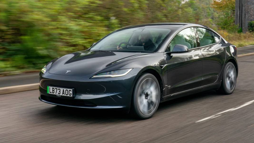 TÜRKİYE PAZARINA GELSE KAPIŞ KAPIŞ GİDER: Tesla'dan menzil rekortmeni araç 1